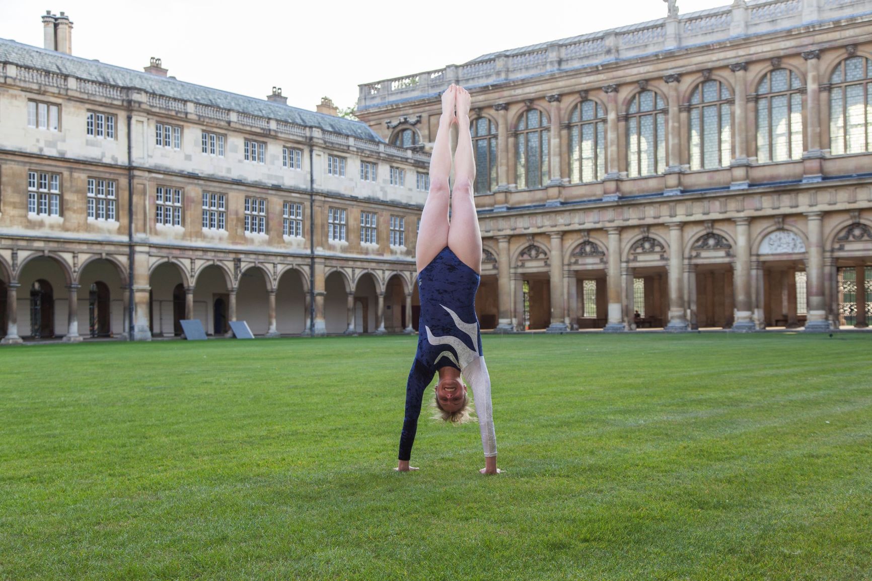 picture of Jessica Fintzen doing a handstand on Nevile's court