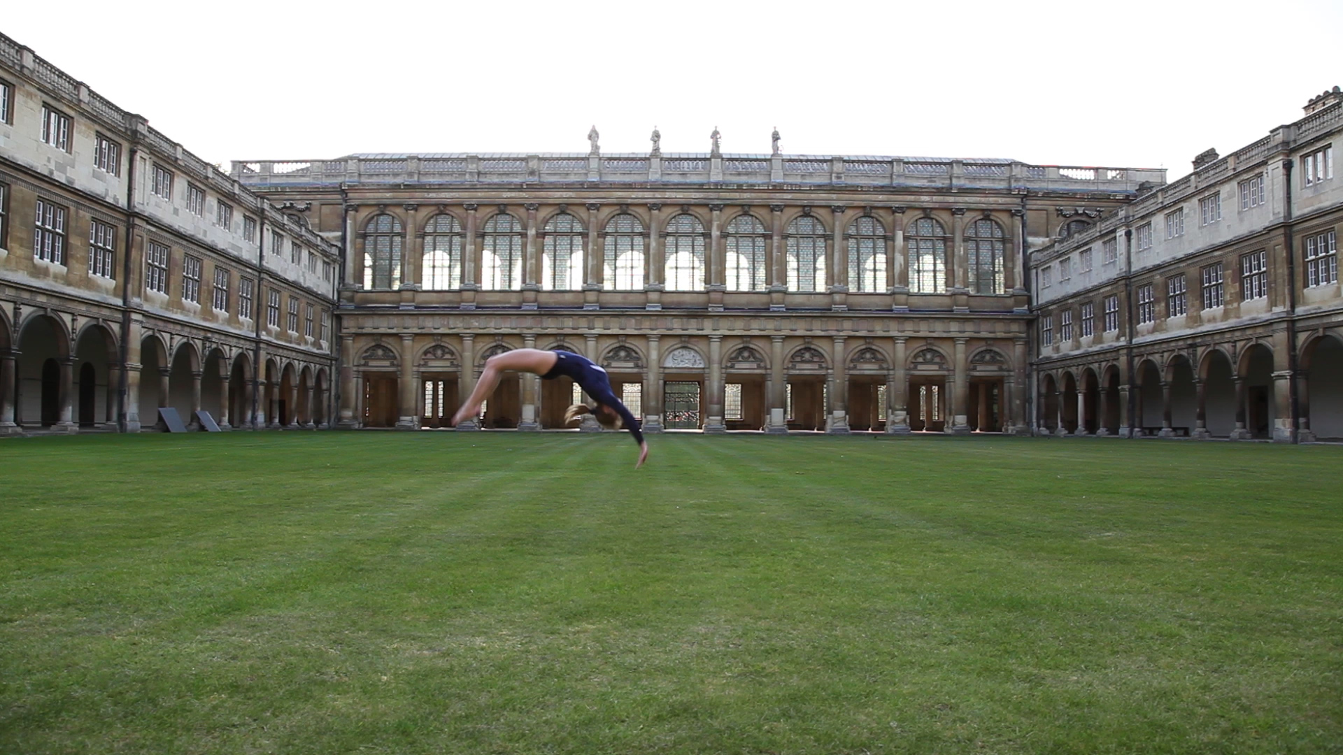 picture of Jessica Fintzen doing a back handspring on Nevile's court